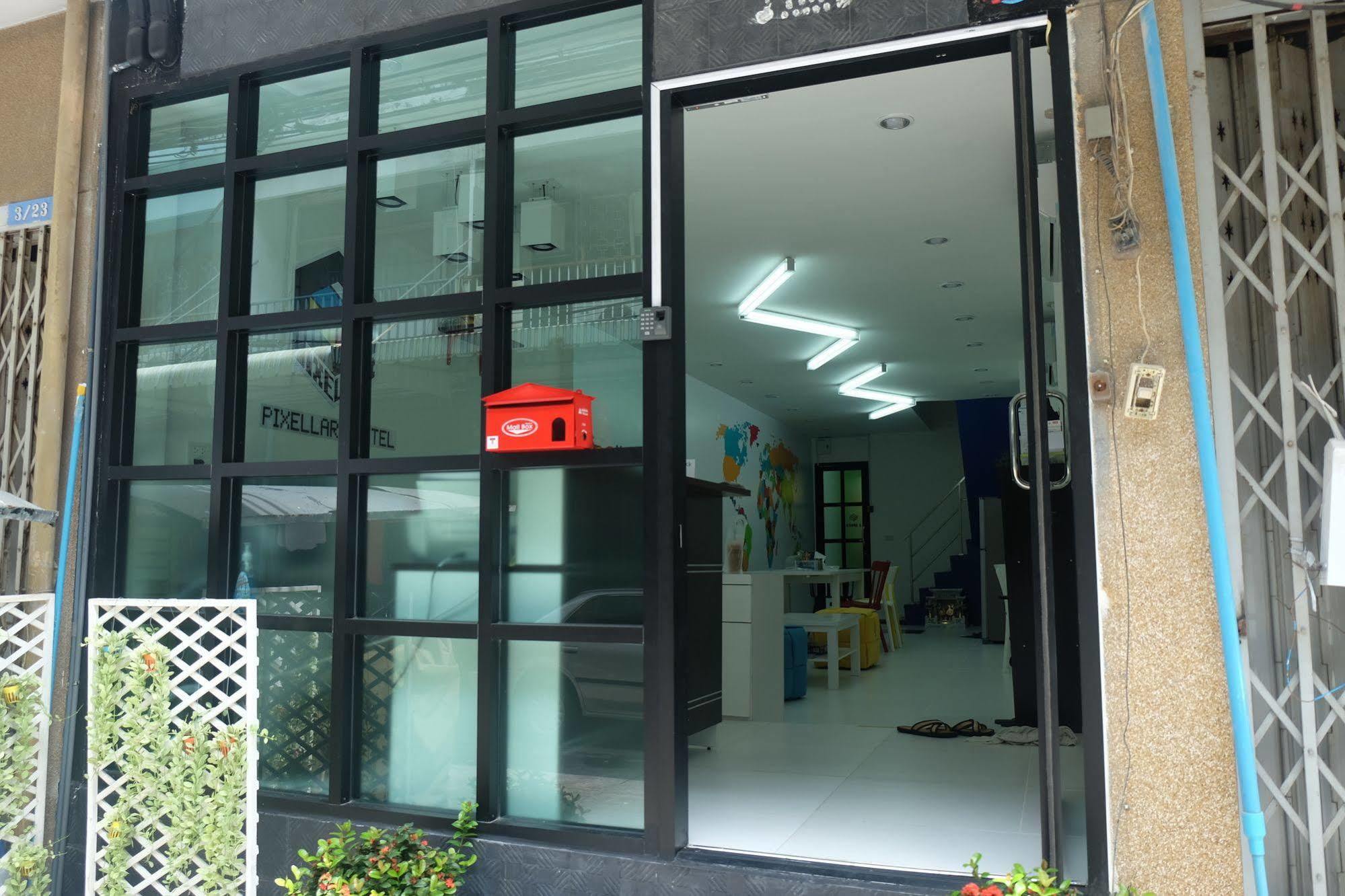 Pixellar Hostel Bangkok Exterior foto
